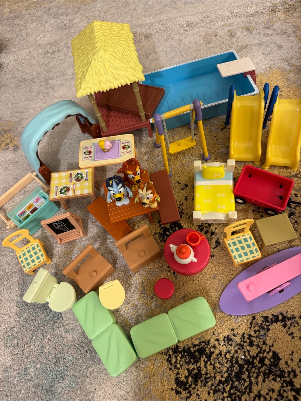 Bluey and friends picnic swimming pool playset